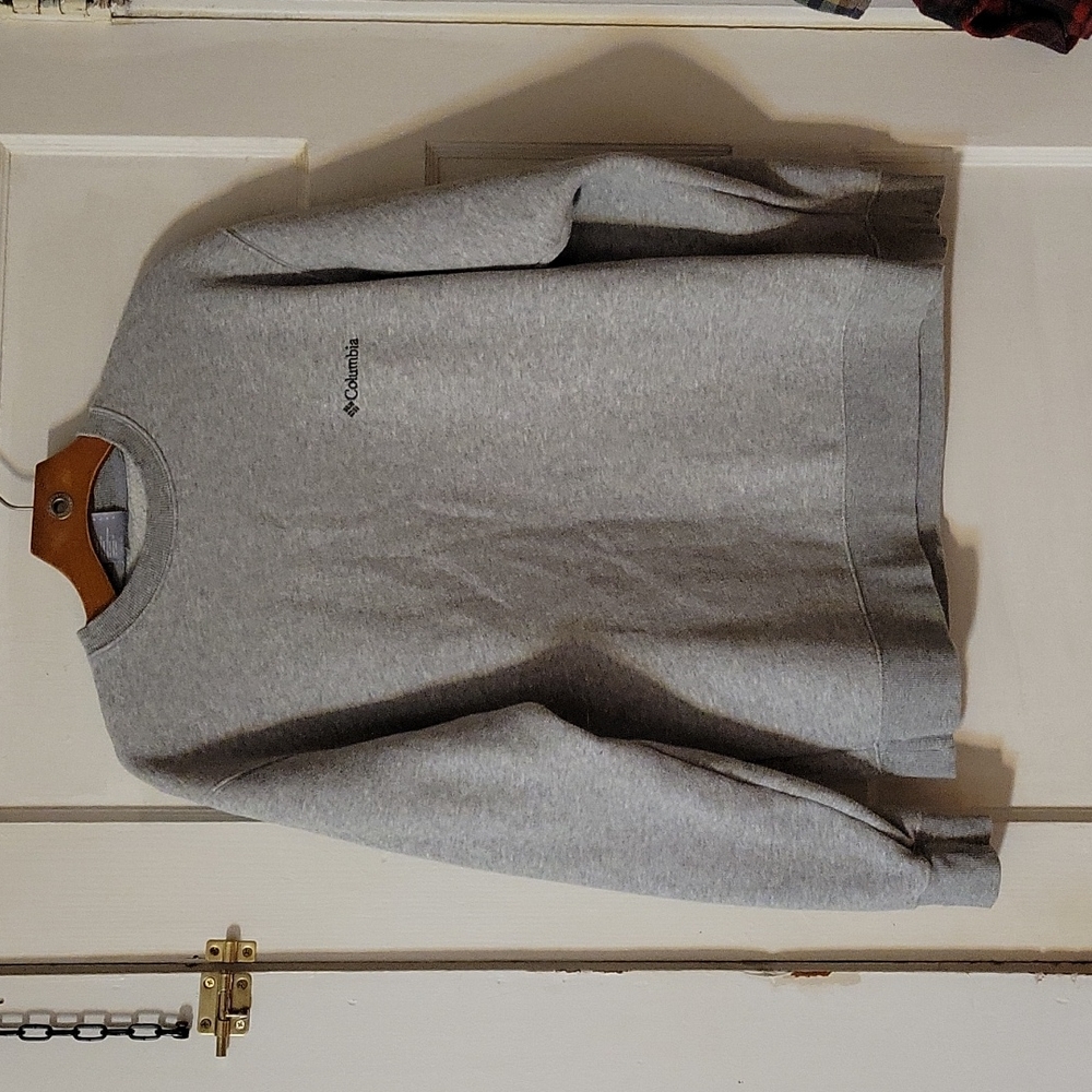Gray Columbia pull over sweatshirt size small Great Condition no flaws